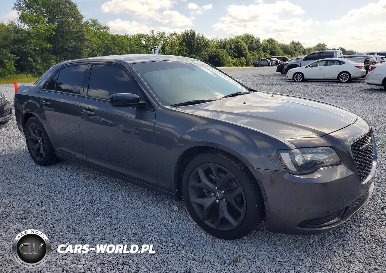 2020 Chrysler 300 Touring VIN:2C3CCAAG7LH172603 - 4
