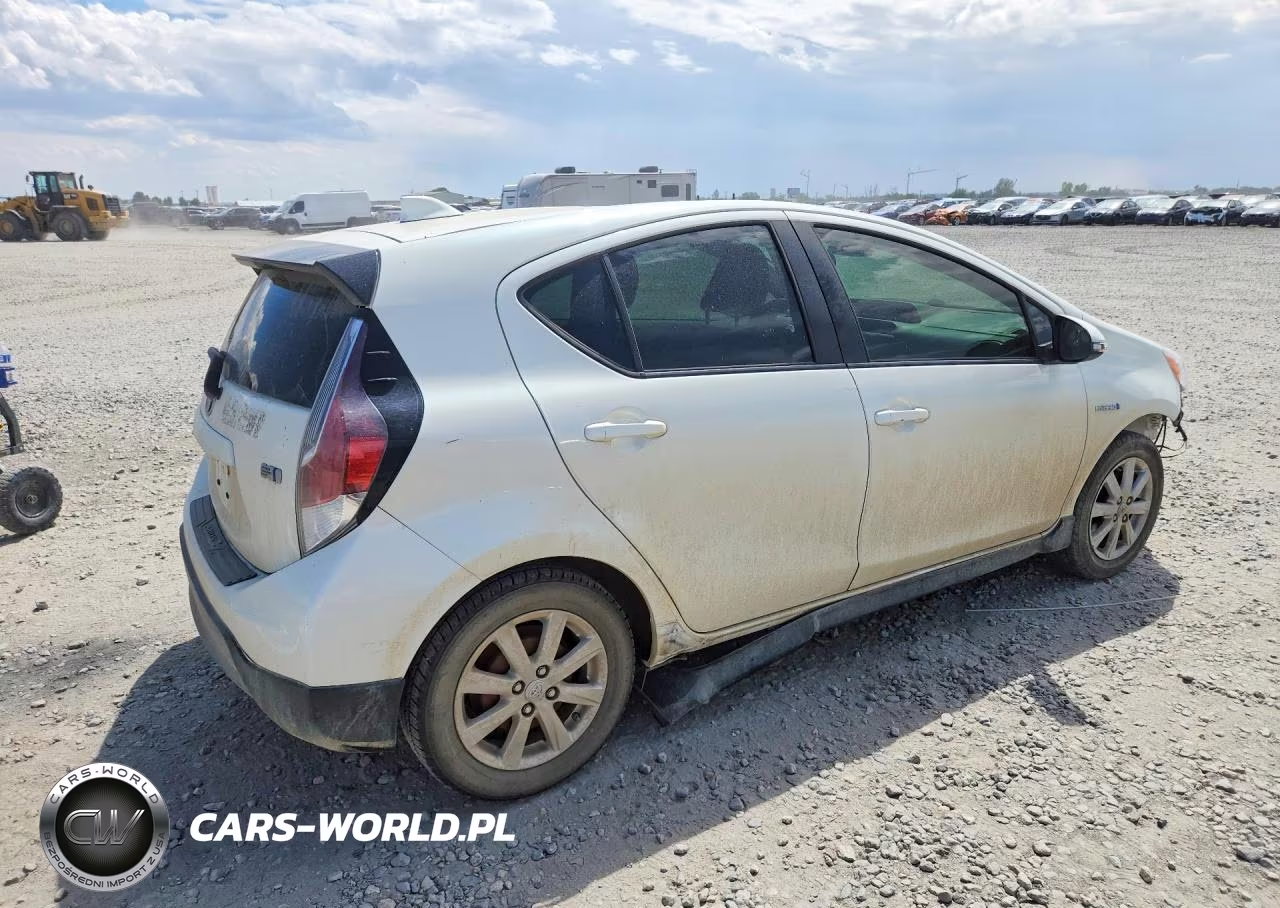 2017 Toyota Prius C Two VIN:JTDKDTB34H1596208 - 3