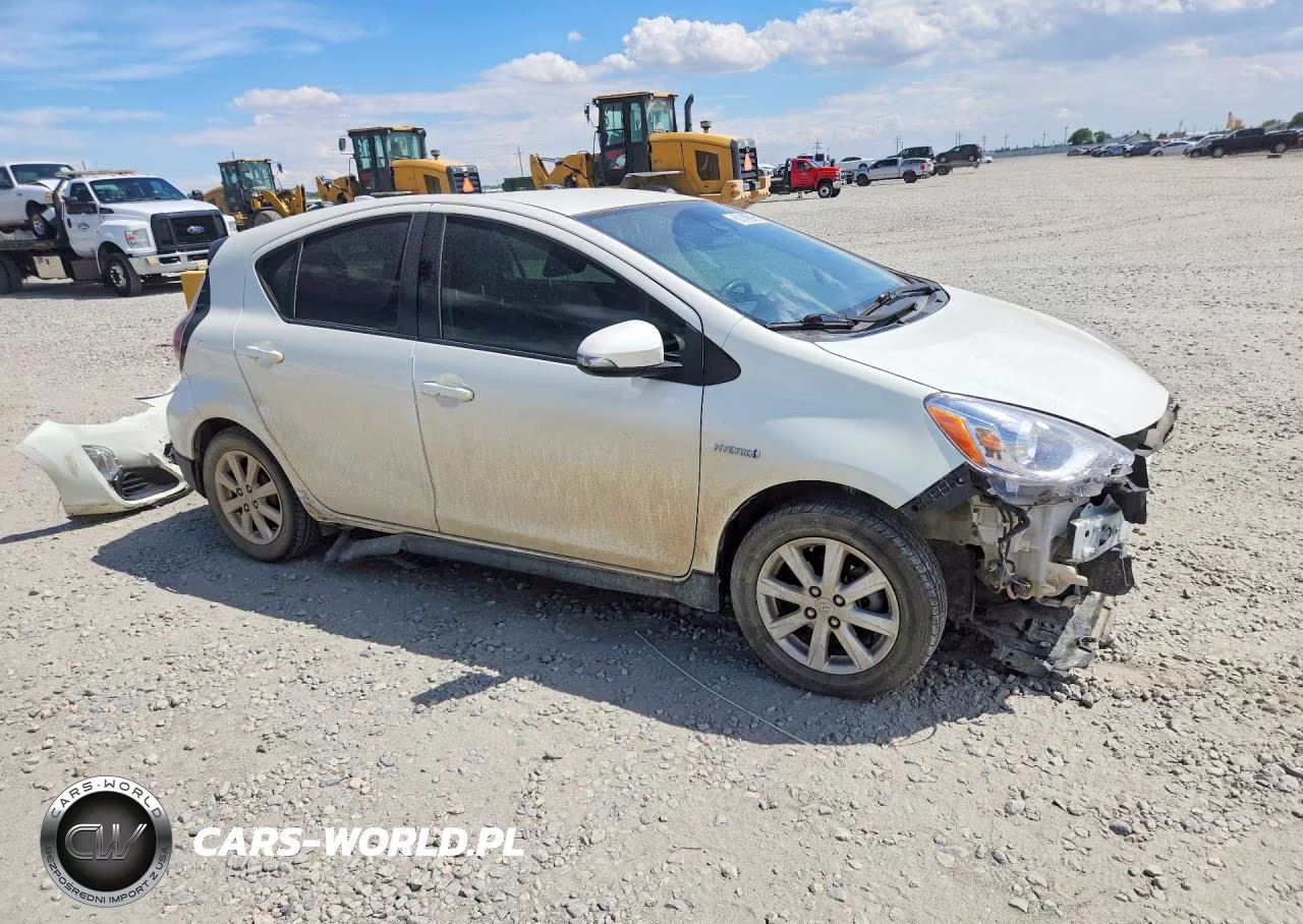 2017 Toyota Prius C Two VIN:JTDKDTB34H1596208 - 4