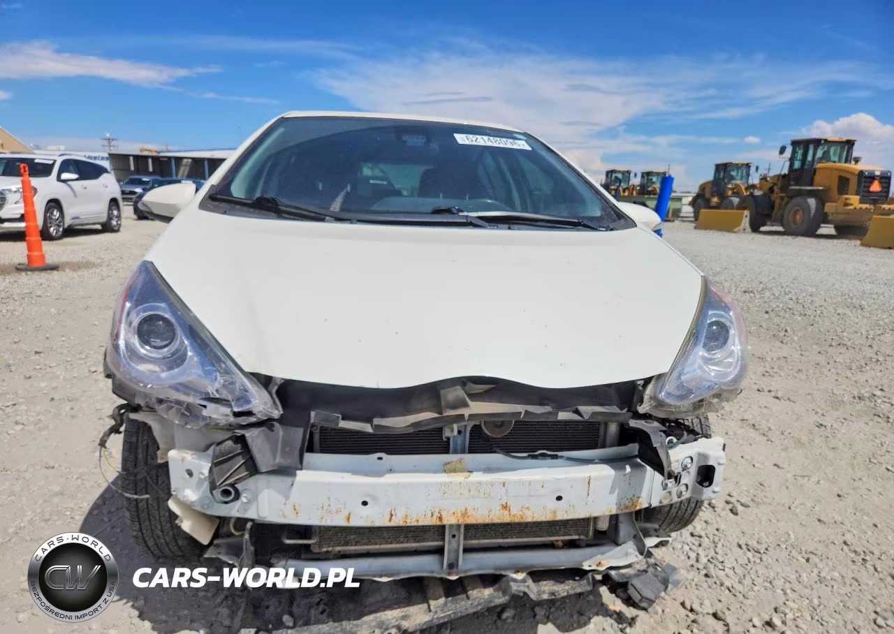 2017 Toyota Prius C Two VIN:JTDKDTB34H1596208 - 5