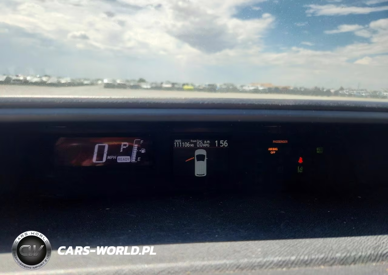 2017 Toyota Prius C Two VIN:JTDKDTB34H1596208 - 9