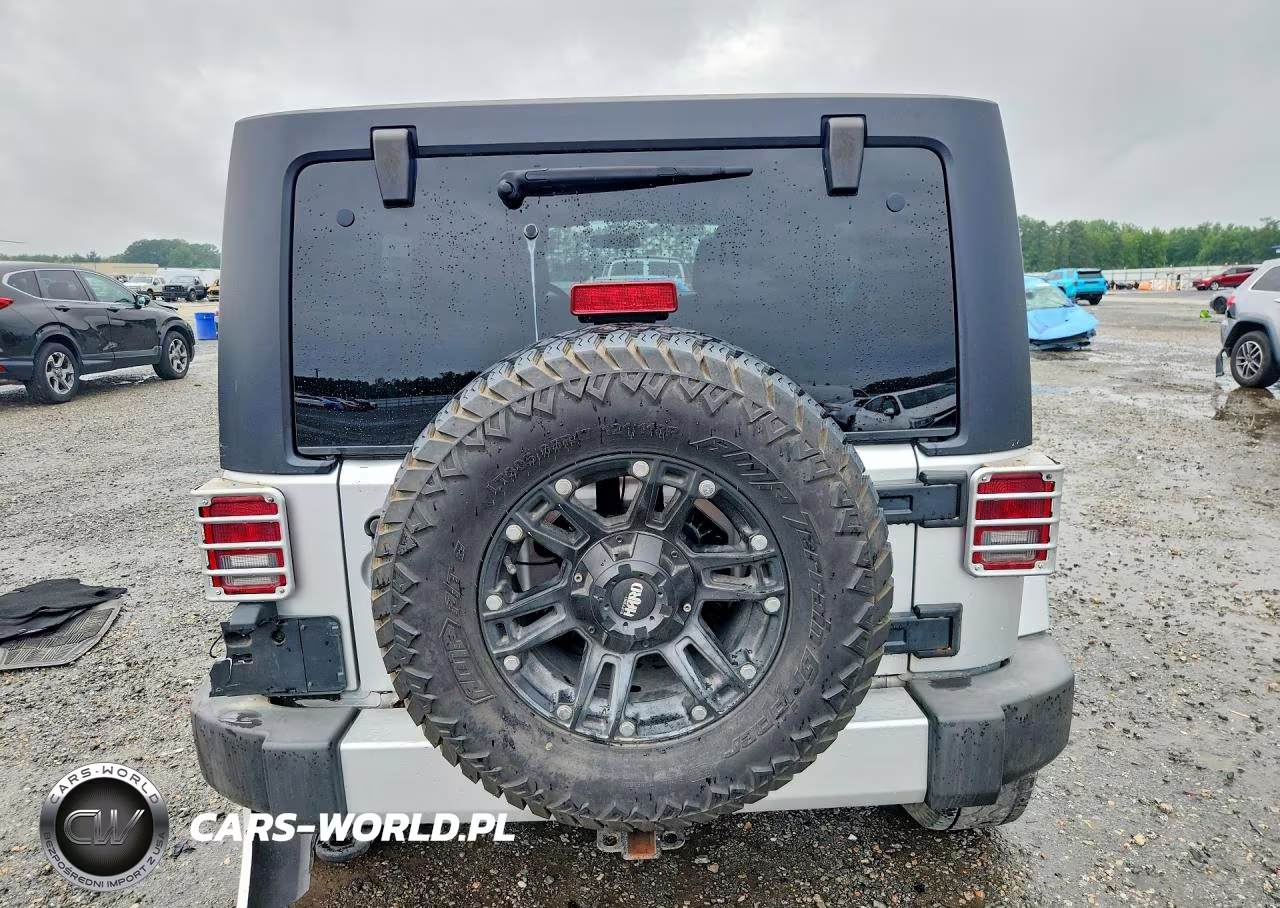 2011 Jeep Wrangler Unlimited Sahara VIN:1J4BA5H19BL625556 - 6