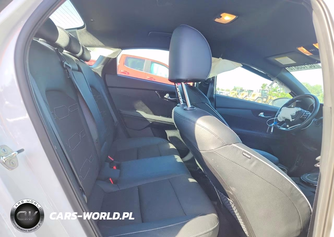 2023 Kia Forte Gt Line VIN:3KPF54AD6PE658590 - 10