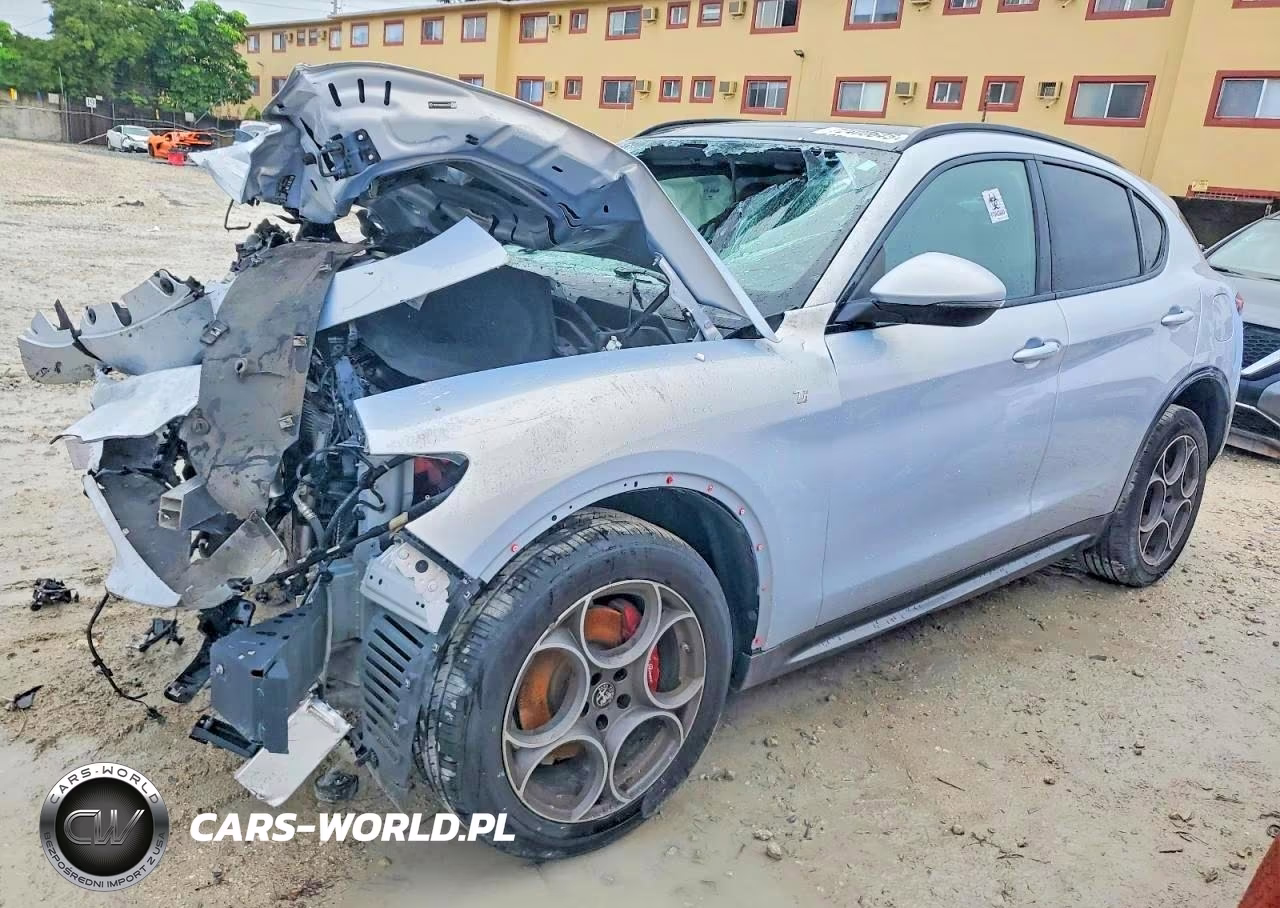 2022 Alfa Romeo Stelvio Ti – zdjęcie 1 z 12
