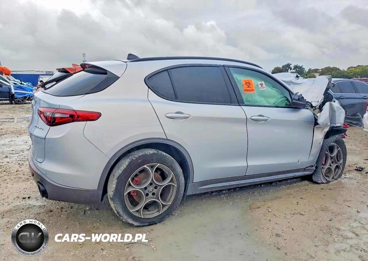 2022 Alfa Romeo Stelvio Ti VIN:ZASPAKBN0N7D46121 - 3