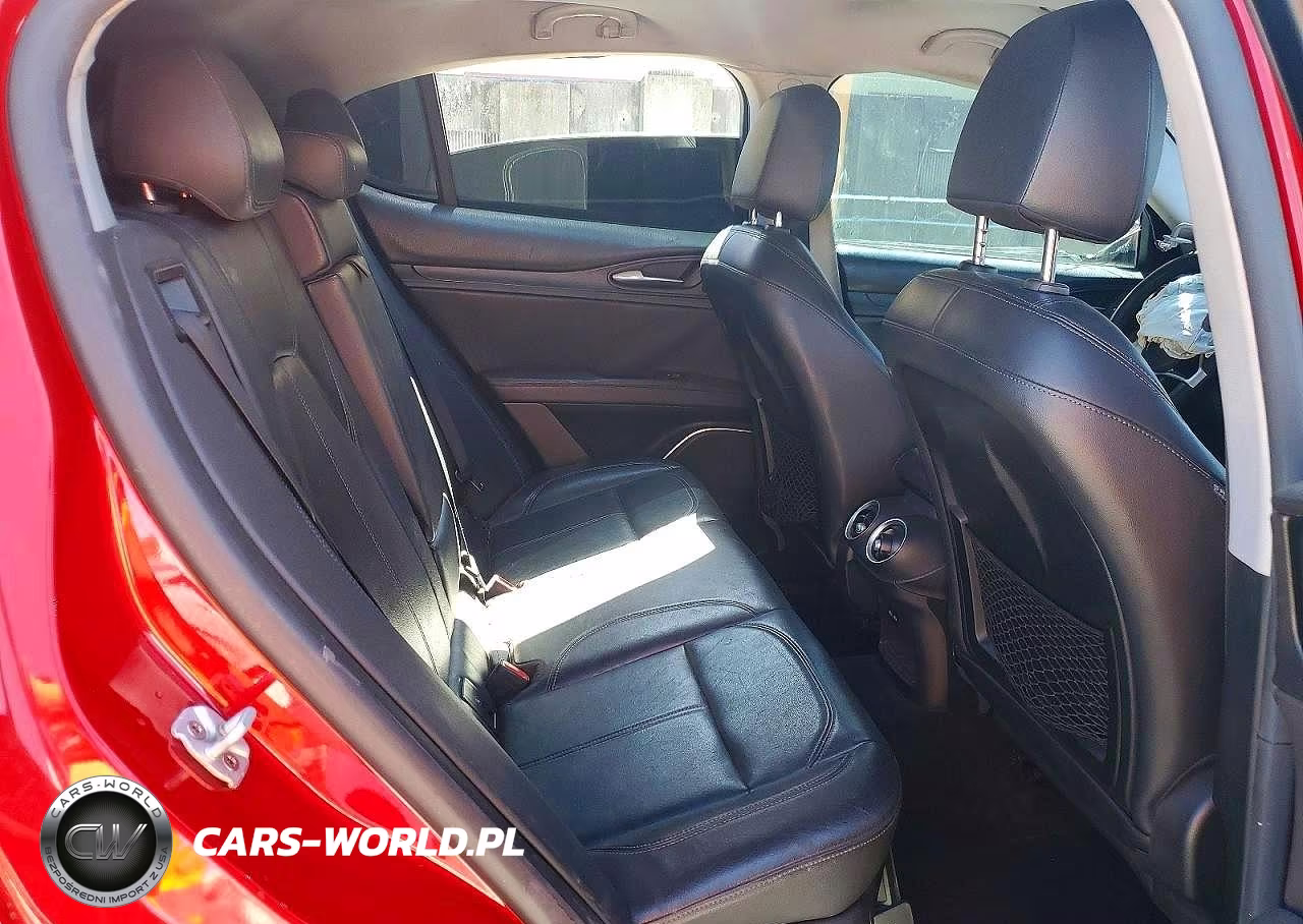 2018 Alfa Romeo Stelvio VIN:ZASFAKAN3J7B81138 - 11