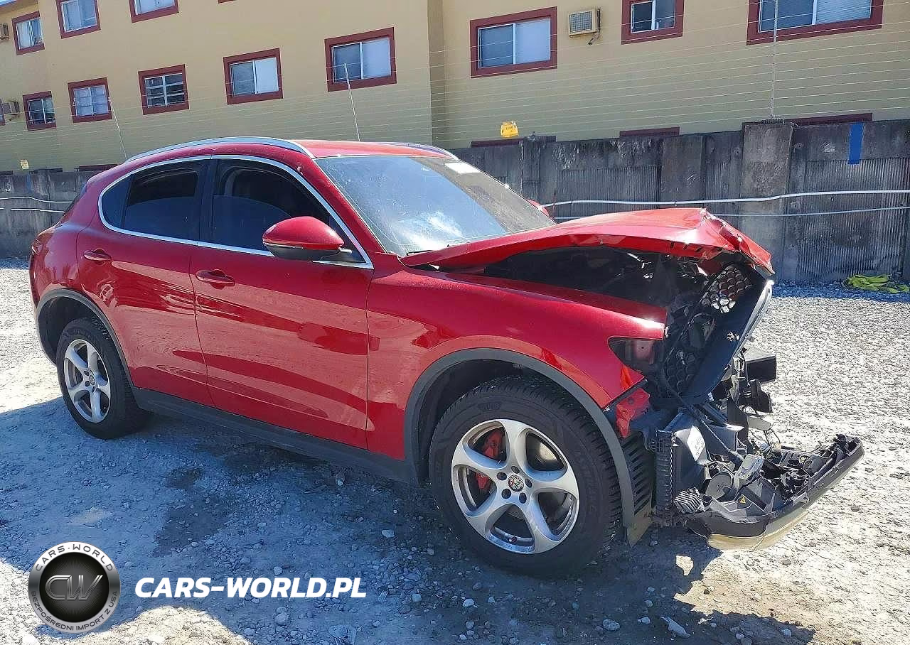 2018 Alfa Romeo Stelvio VIN:ZASFAKAN3J7B81138 - 4