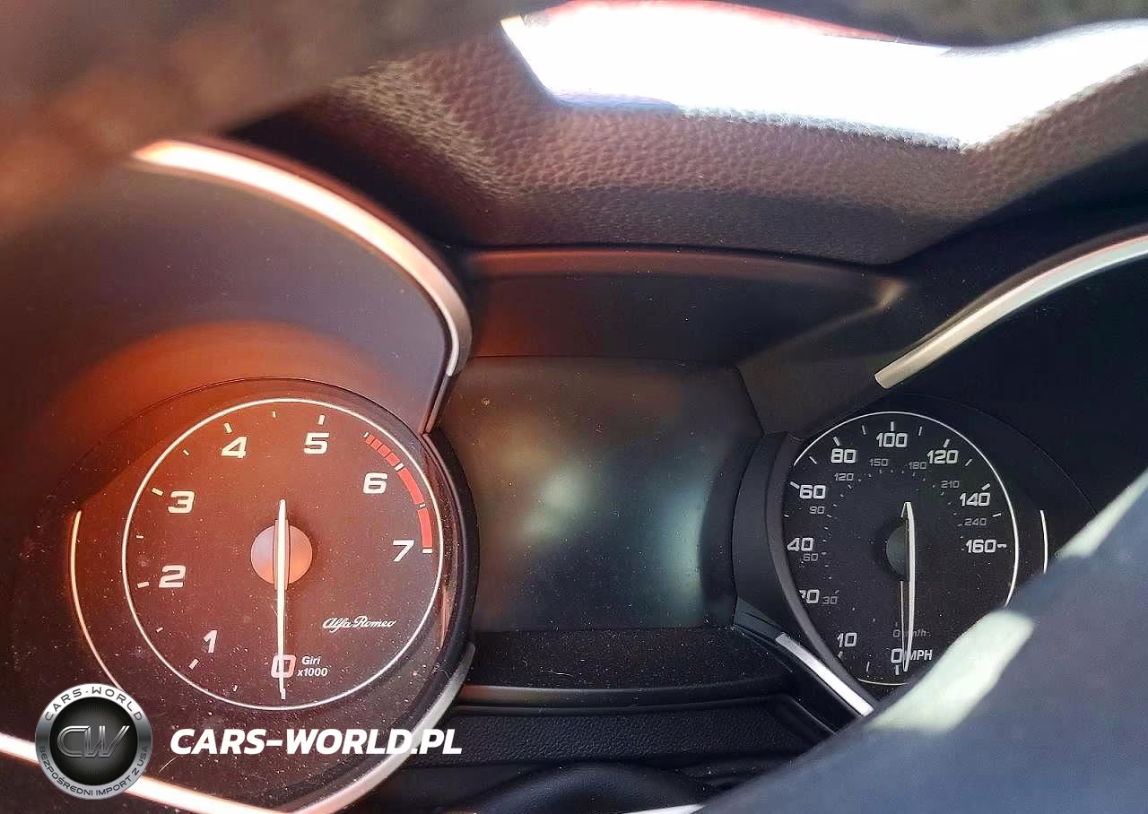 2018 Alfa Romeo Stelvio VIN:ZASFAKAN3J7B81138 - 9