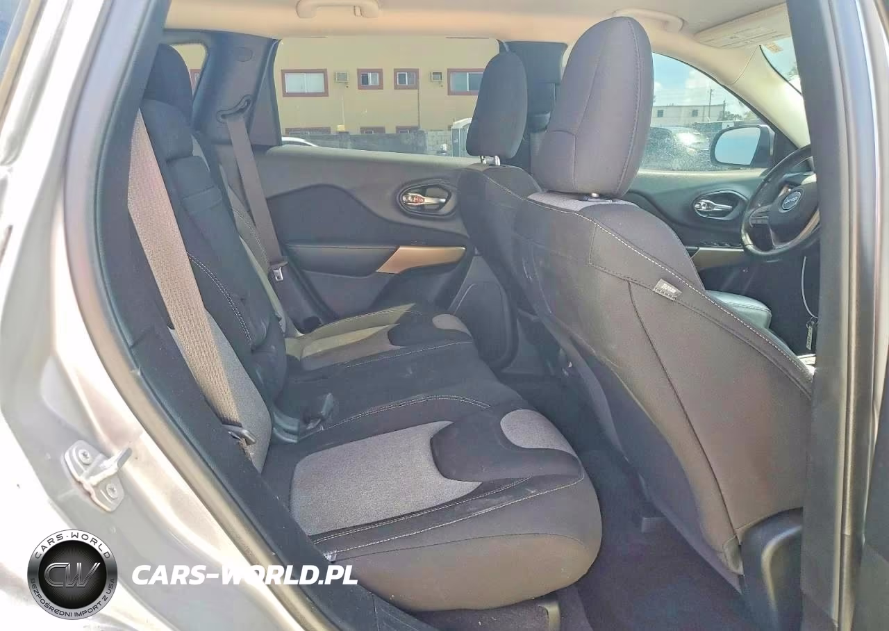2018 Jeep Cherokee Latitude VIN:1C4PJLCB2JD540051 - 10