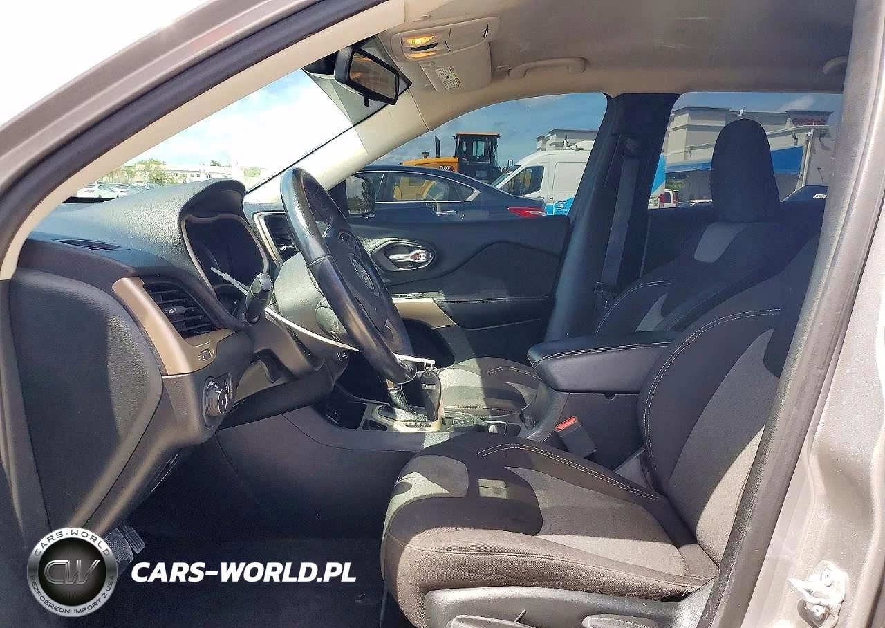 2018 Jeep Cherokee Latitude VIN:1C4PJLCB2JD540051 - 7