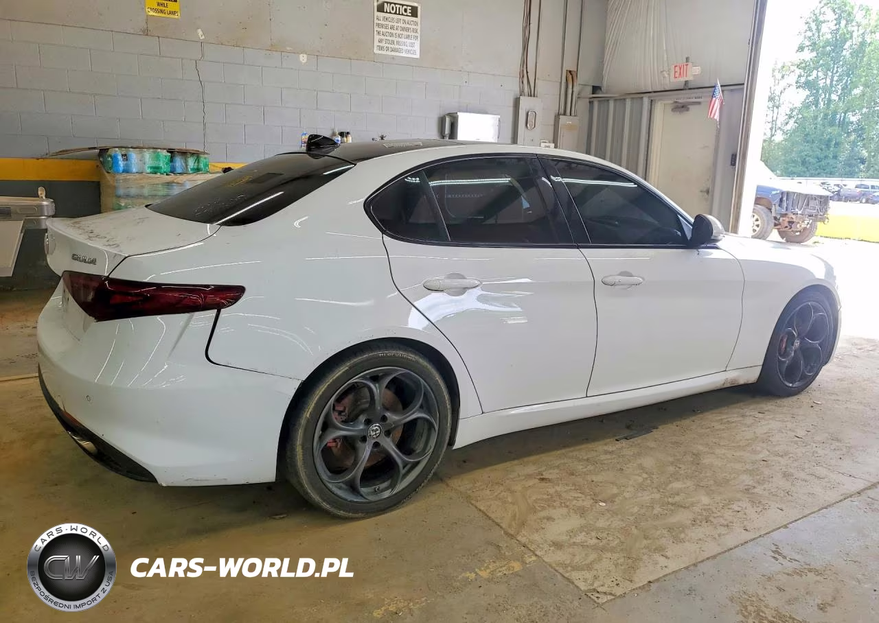 2017 Alfa Romeo Giulia Ti VIN:ZARFAECN0H7542316 - 3