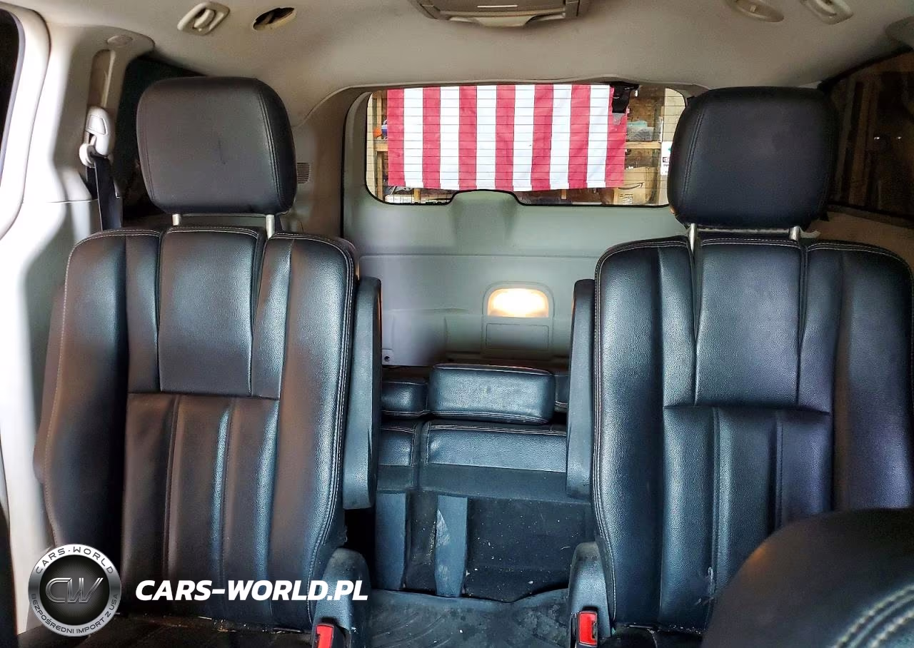 2013 Chrysler Town & Country Touring VIN:2C4RC1BG2DR744340 - 10