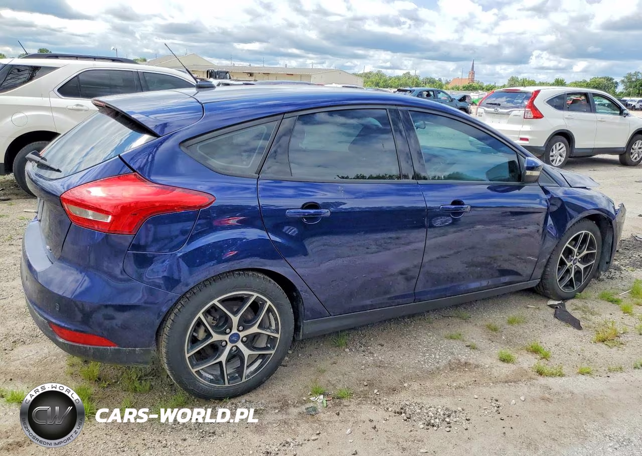 2017 Ford Focus Sel VIN:1FADP3M24HL342559 - 3