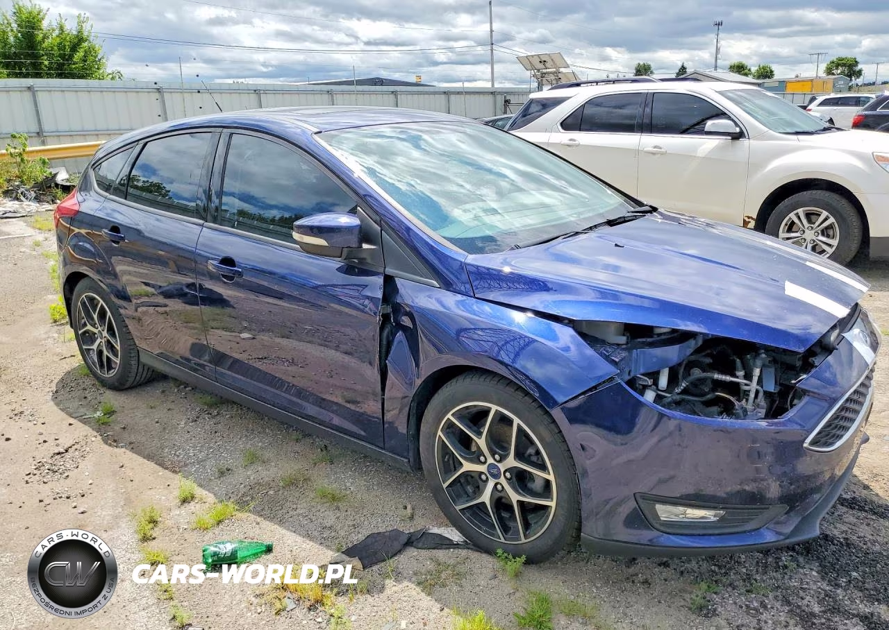 2017 Ford Focus Sel VIN:1FADP3M24HL342559 - 4