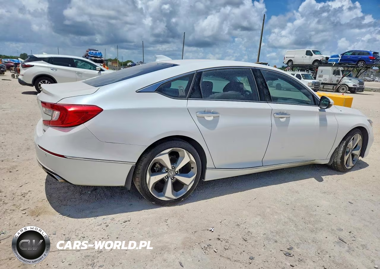 2018 Honda Accord Touring VIN:1HGCV1F91JA044676 - 3