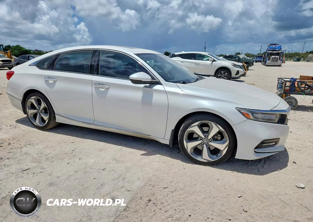 2018 Honda Accord Touring VIN:1HGCV1F91JA044676 - 4