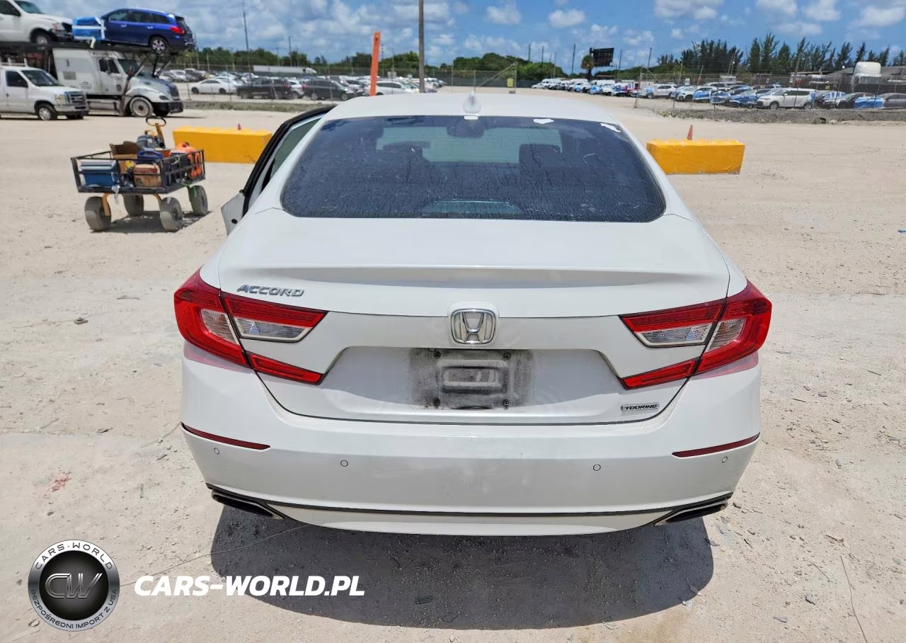 2018 Honda Accord Touring VIN:1HGCV1F91JA044676 - 6