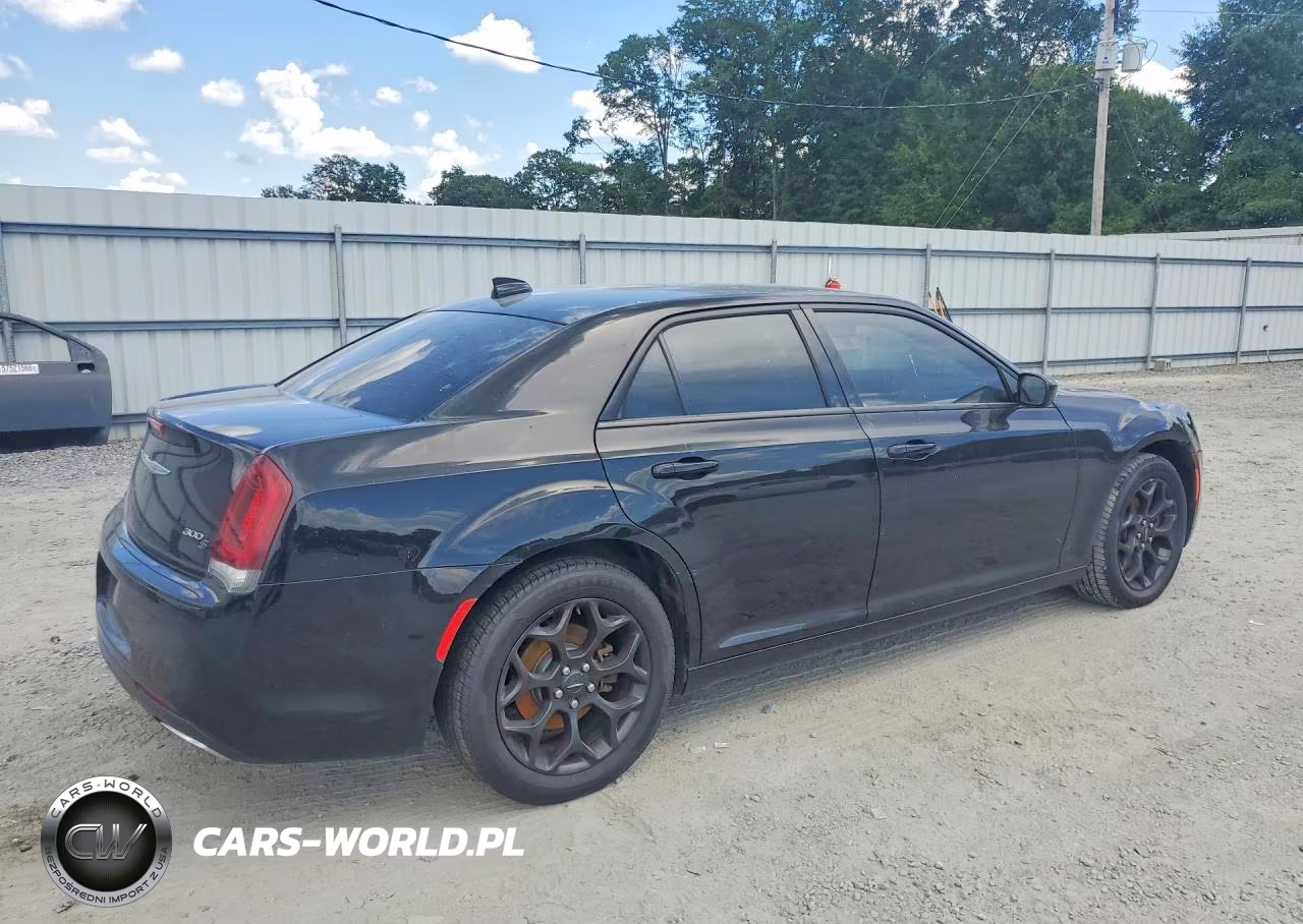 2019 Chrysler 300 S VIN:2C3CCAGG0KH586134 - 3