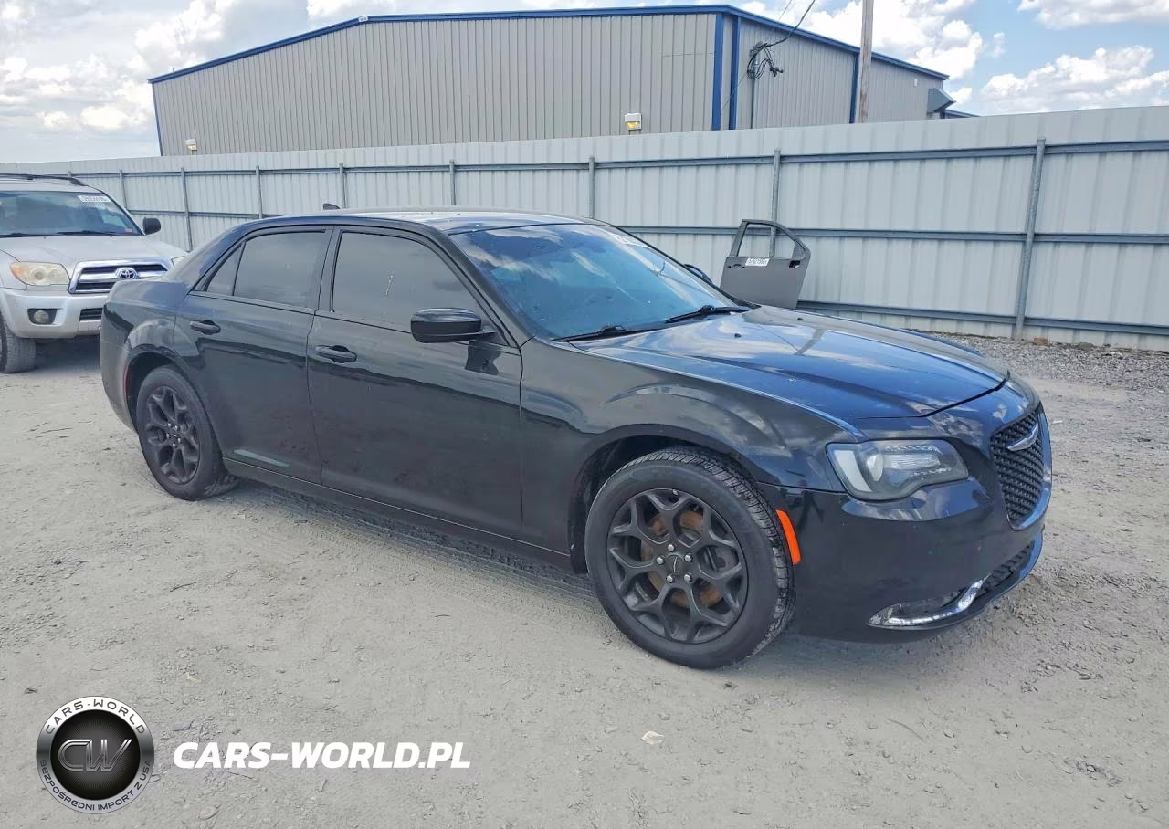 2019 Chrysler 300 S VIN:2C3CCAGG0KH586134 - 4