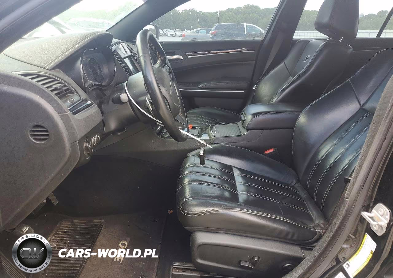 2019 Chrysler 300 S VIN:2C3CCAGG0KH586134 - 7