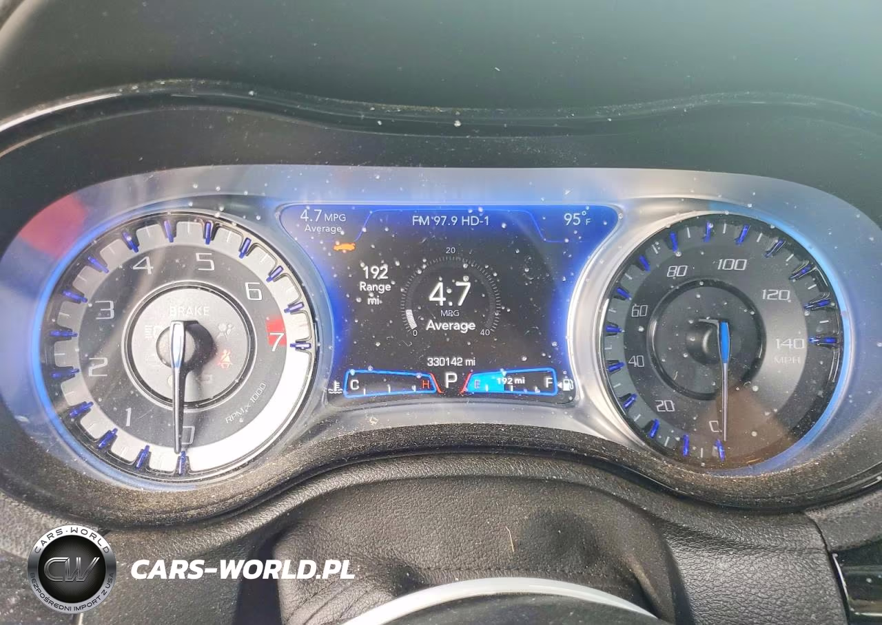 2019 Chrysler 300 S VIN:2C3CCAGG0KH586134 - 9