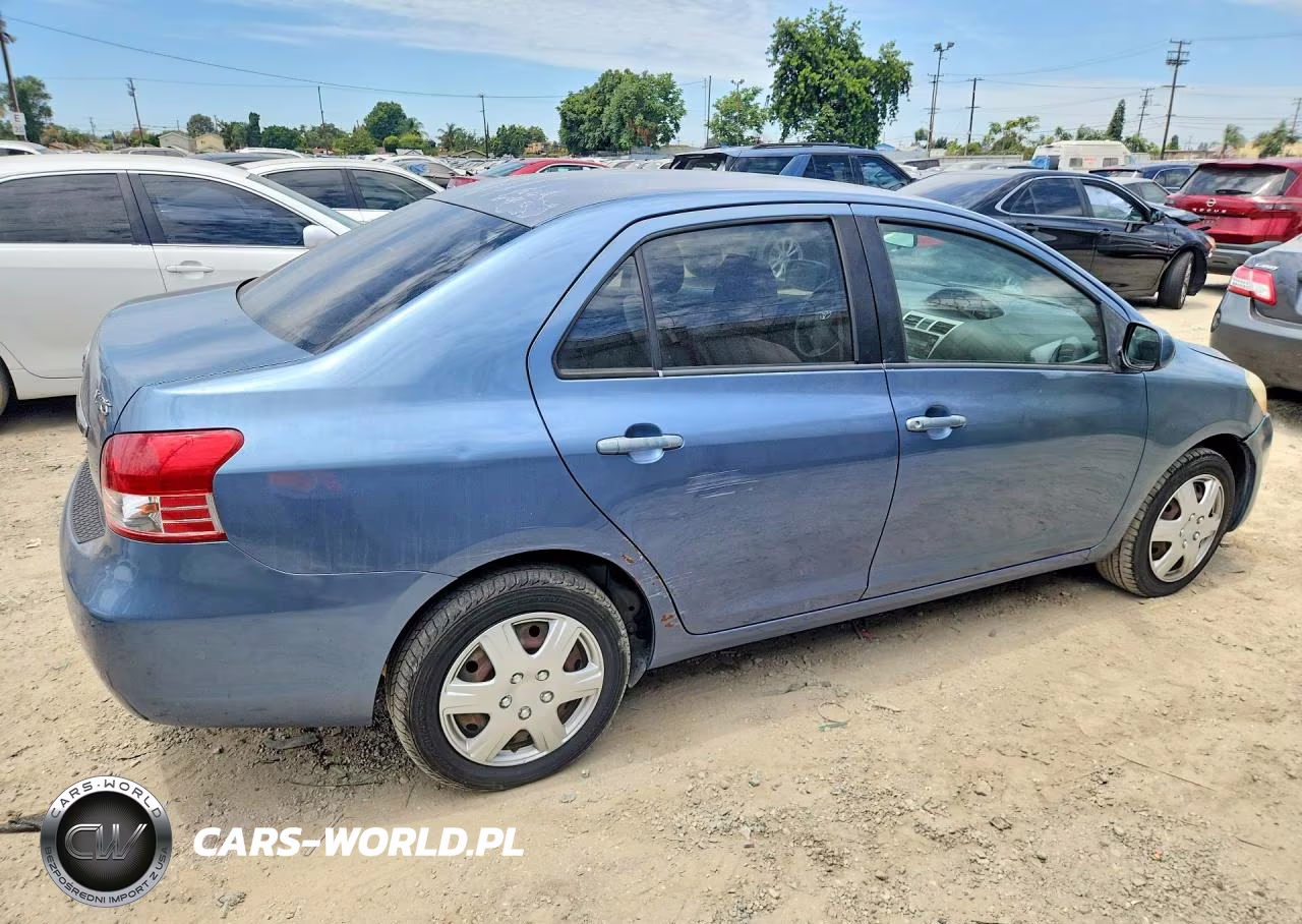 2007 Toyota Yaris Base VIN:JTDBT923071082425 - 3