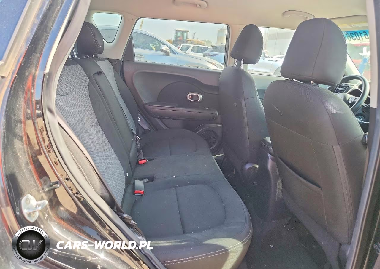 2018 Kia Soul + VIN:KNDJP3A53J7535327 - 10