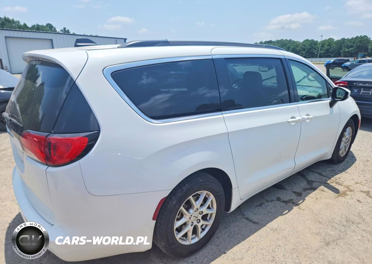 2021 Chrysler Voyager Lxi VIN:2C4RC1DG8MR552305 - 3