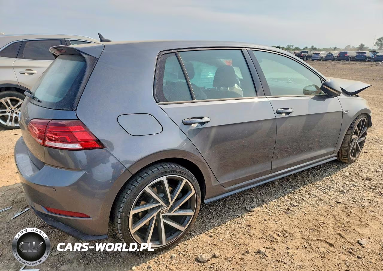 2018 Volkswagen Golf R VIN:WVWWF7AU8JW063915 - 3