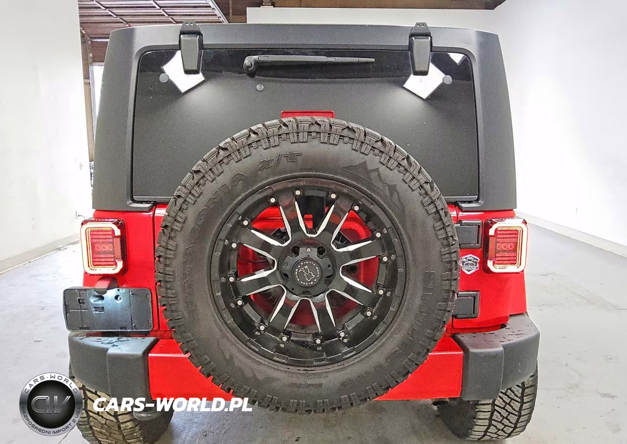 2016 Jeep Wrangler Unlimited Sahara VIN:1C4BJWEG7GL275114 - 6