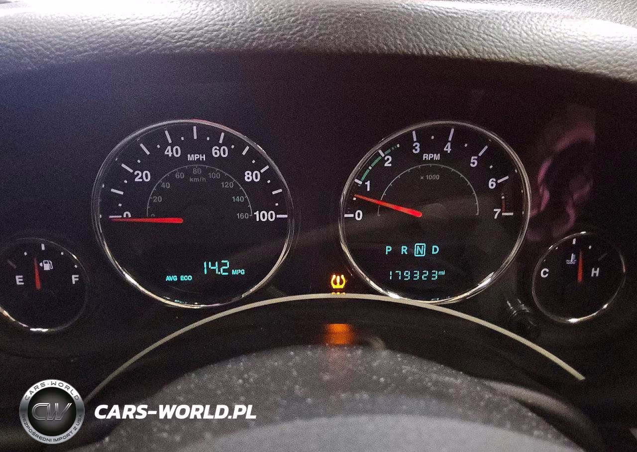 2016 Jeep Wrangler Unlimited Sahara VIN:1C4BJWEG7GL275114 - 9