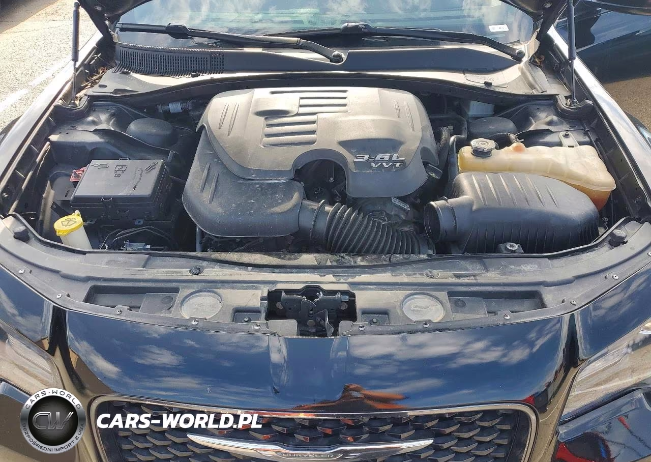 2019 Chrysler 300 Touring VIN:2C3CCAAG2KH507281 - 11