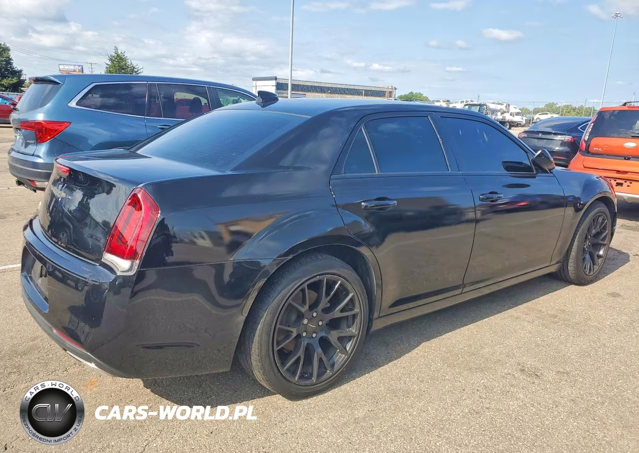 2019 Chrysler 300 Touring VIN:2C3CCAAG2KH507281 - 3