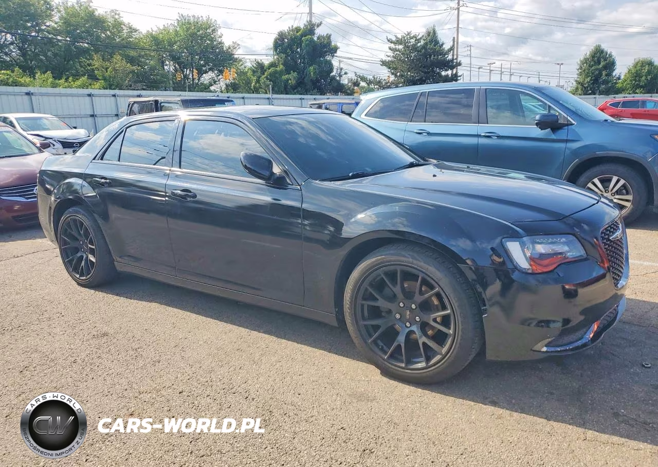 2019 Chrysler 300 Touring VIN:2C3CCAAG2KH507281 - 4