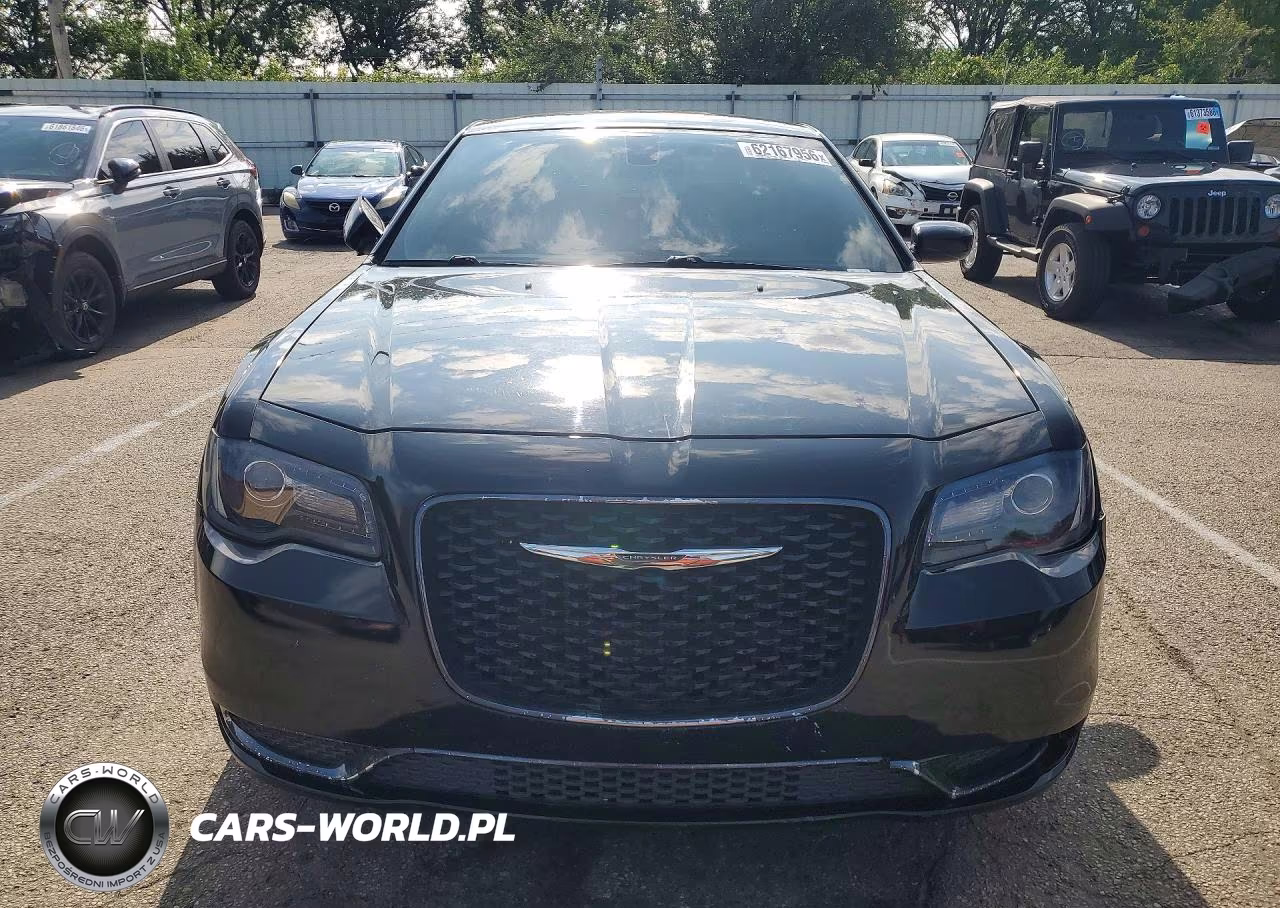 2019 Chrysler 300 Touring VIN:2C3CCAAG2KH507281 - 5