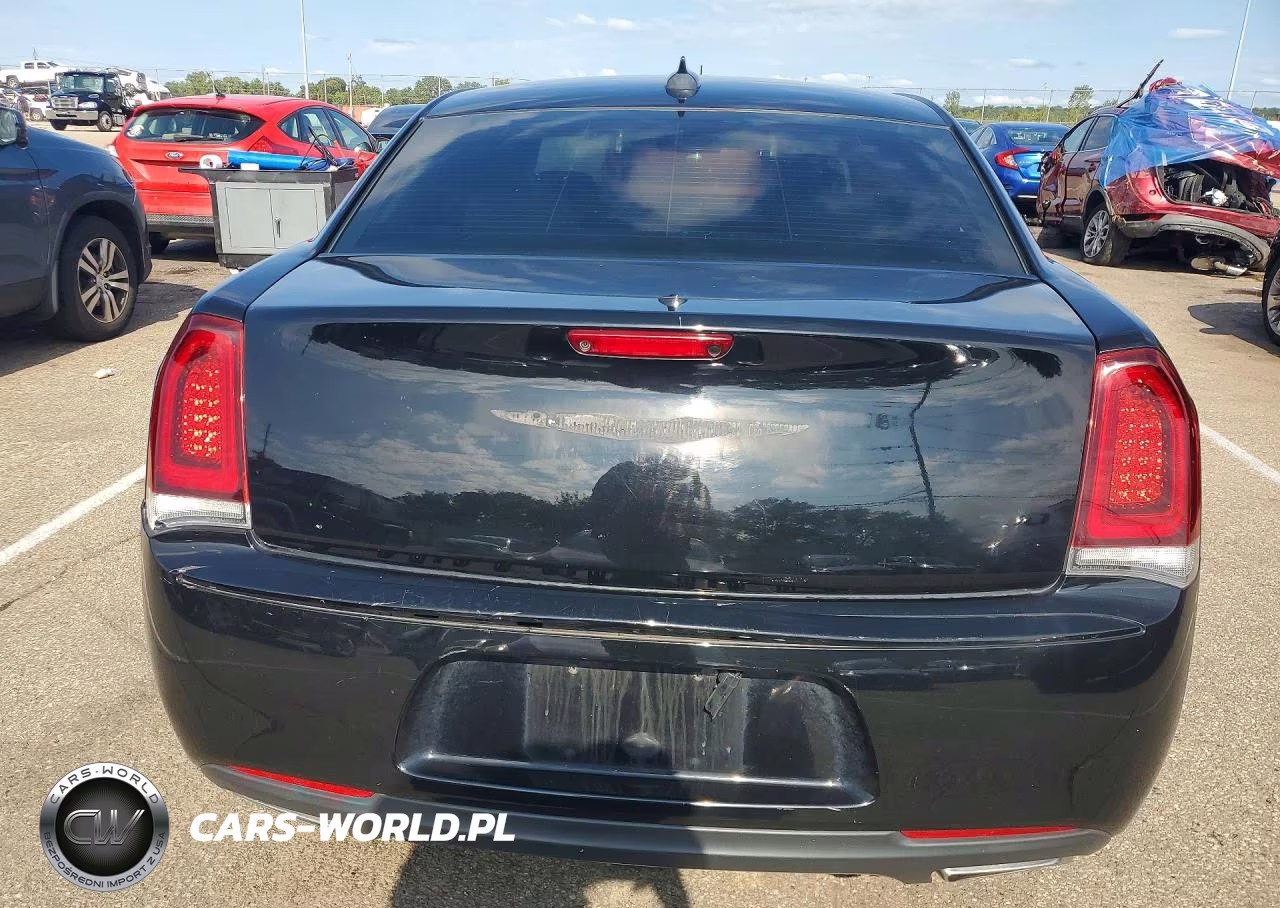 2019 Chrysler 300 Touring VIN:2C3CCAAG2KH507281 - 6