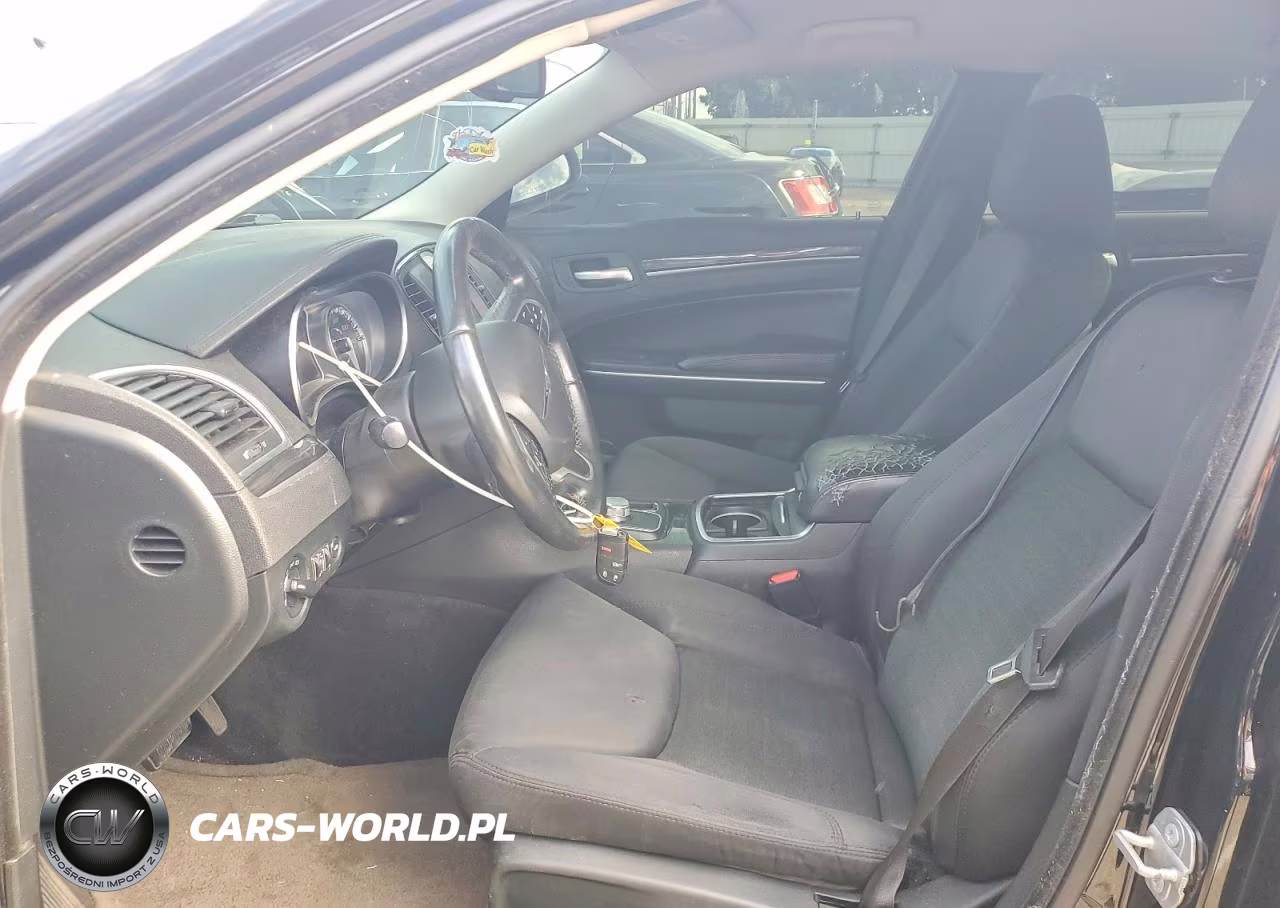 2019 Chrysler 300 Touring VIN:2C3CCAAG2KH507281 - 7