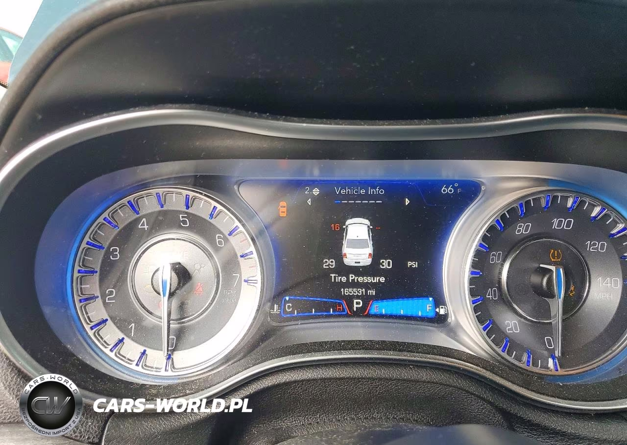 2019 Chrysler 300 Touring VIN:2C3CCAAG2KH507281 - 9