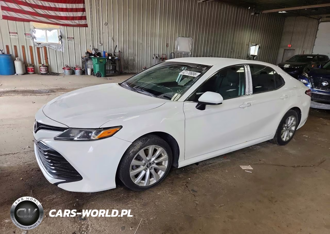 2018 Toyota Camry Le – zdjęcie 1 z 12