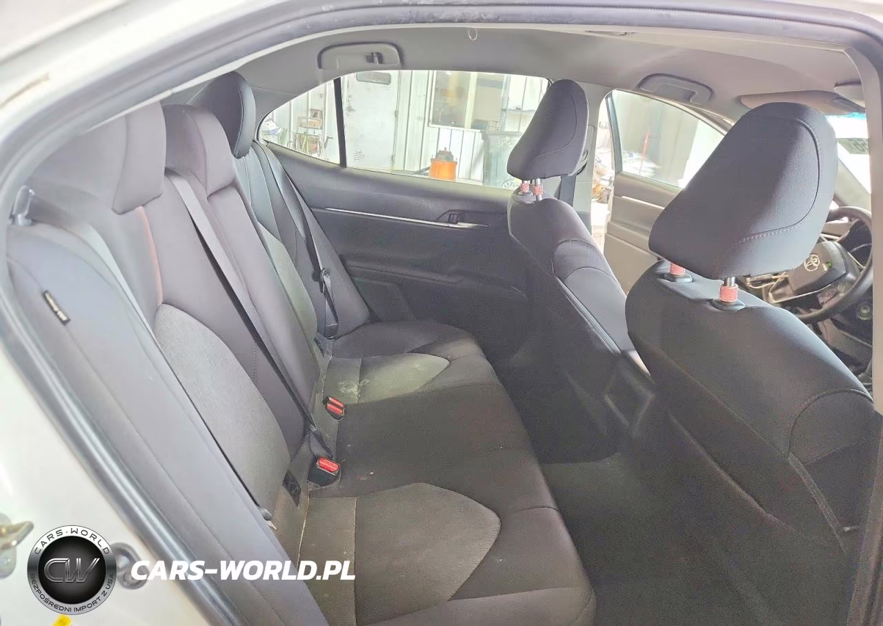 2018 Toyota Camry Le VIN:4T1B11HK7JU086544 - 10