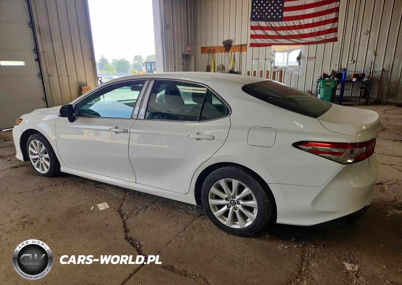 2018 Toyota Camry Le VIN:4T1B11HK7JU086544 - 2
