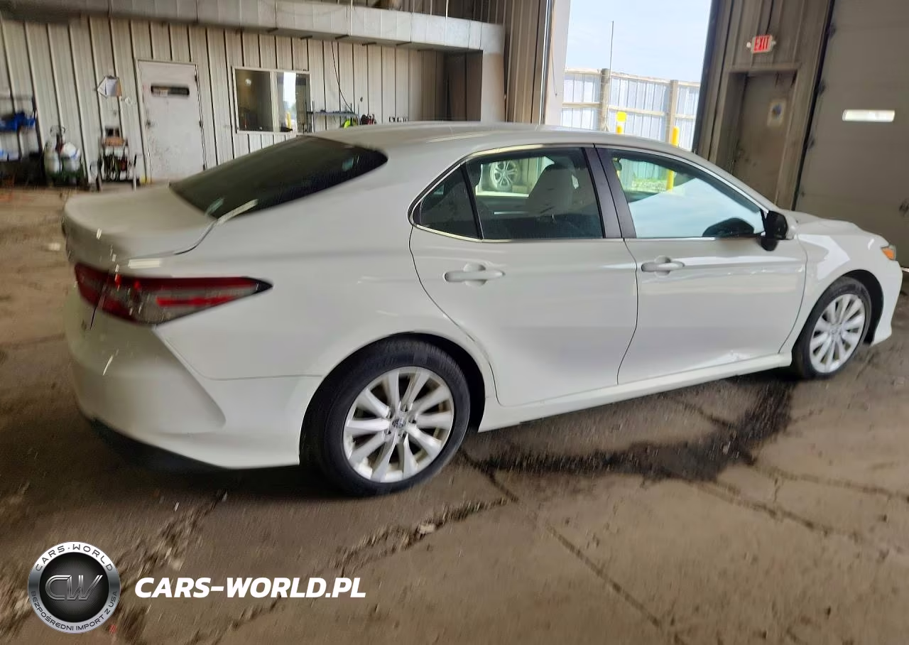 2018 Toyota Camry Le VIN:4T1B11HK7JU086544 - 3
