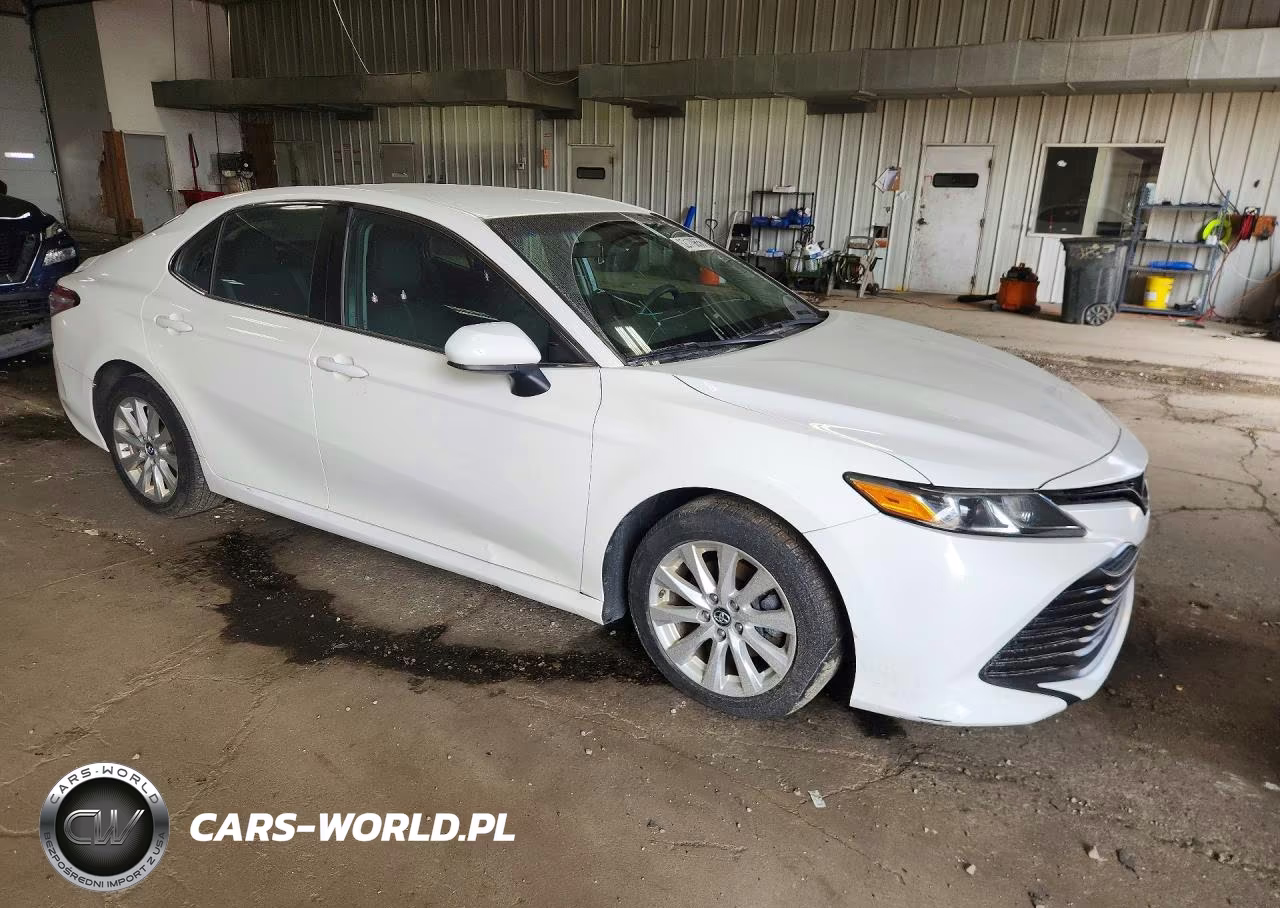 2018 Toyota Camry Le VIN:4T1B11HK7JU086544 - 4