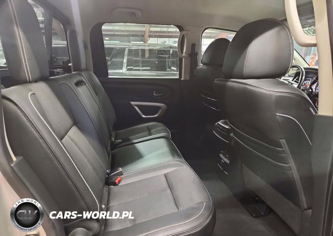 2018 Nissan Titan Pro-4X VIN:1N6AA1E55JN527271 - 10