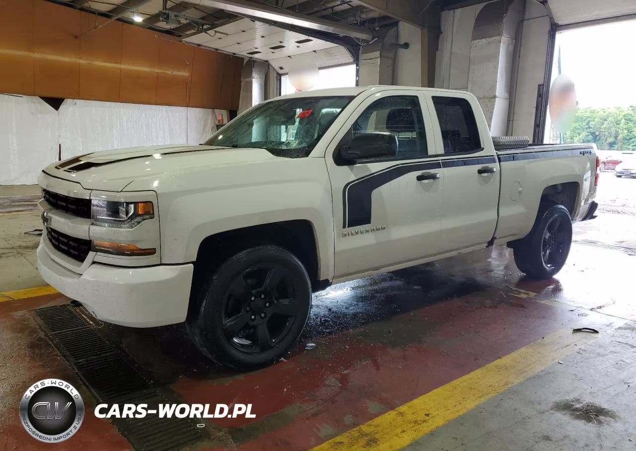 2018 Chevrolet Silverado K1500 Custom