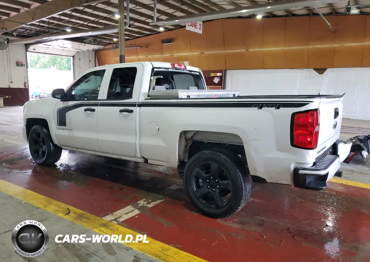 2018 Chevrolet Silverado K1500 Custom VIN:1GCVKPEC0JZ132703 - 5