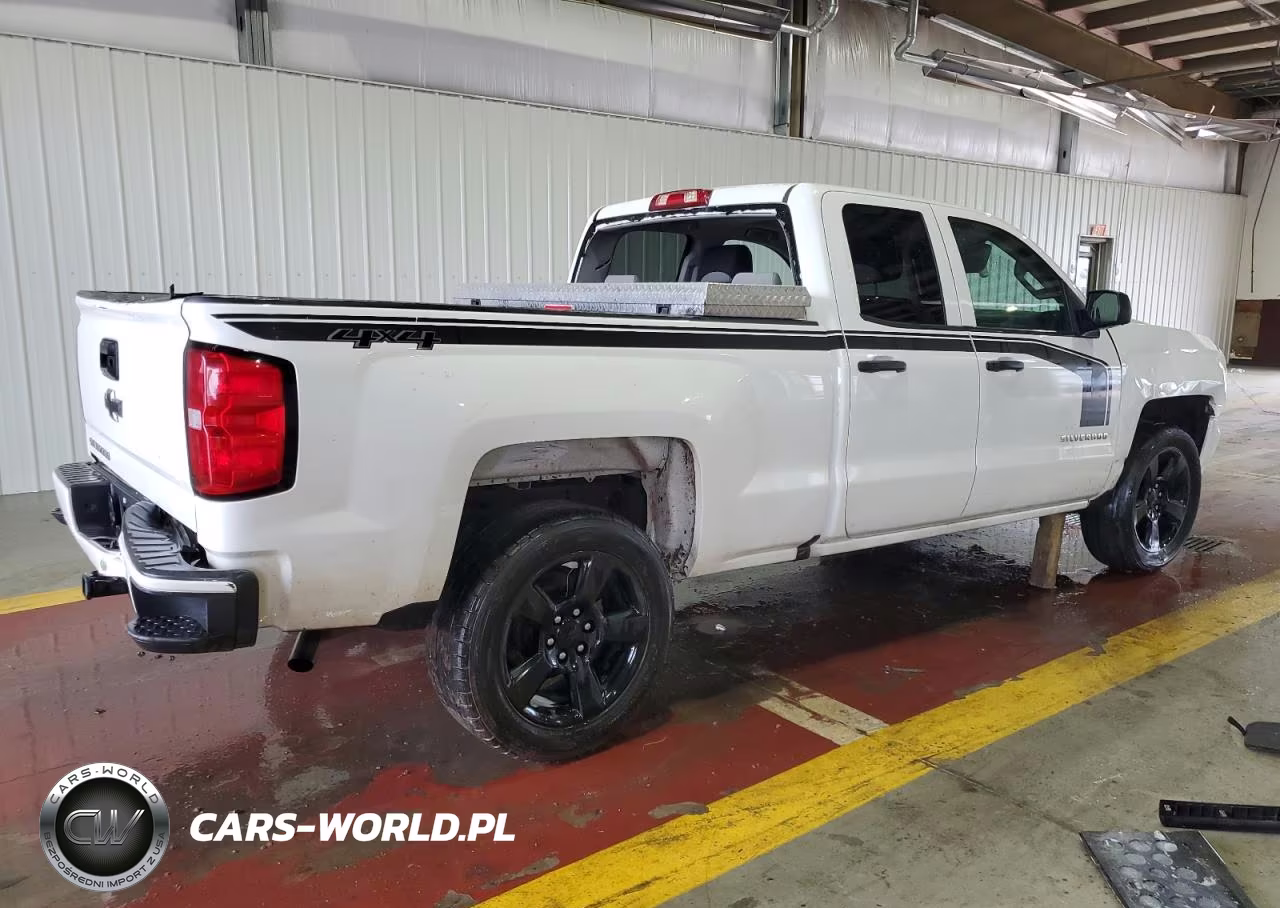 2018 Chevrolet Silverado K1500 Custom VIN:1GCVKPEC0JZ132703 - 8