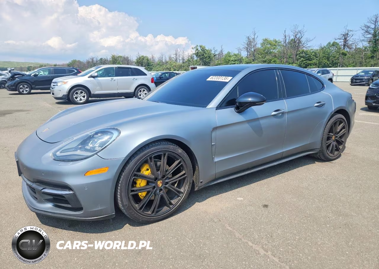 2018 Porsche Panamera 4