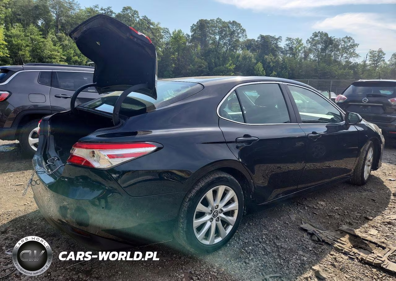 2018 Toyota Camry Le VIN:4T1B11HK6JU007798 - 3