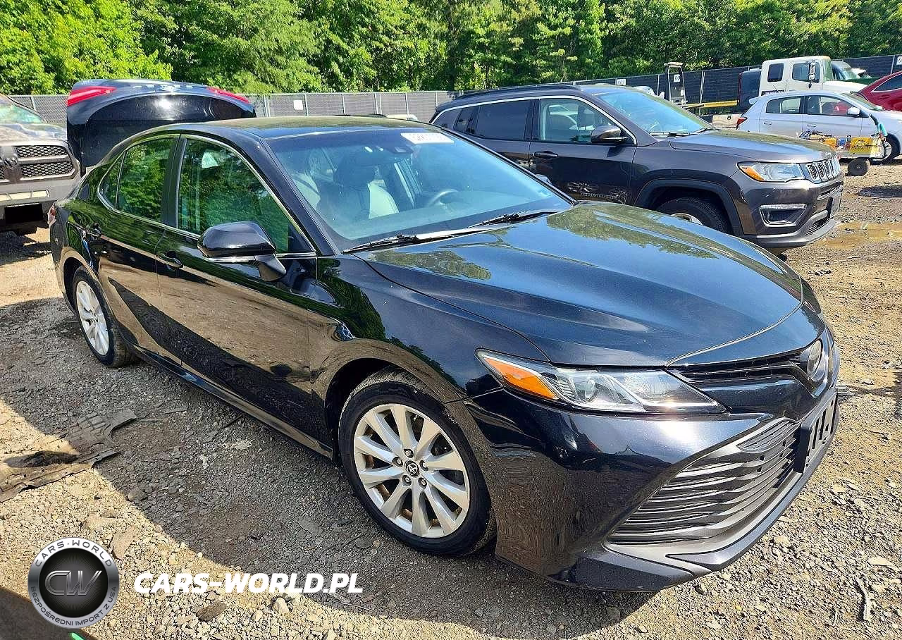 2018 Toyota Camry Le VIN:4T1B11HK6JU007798 - 4